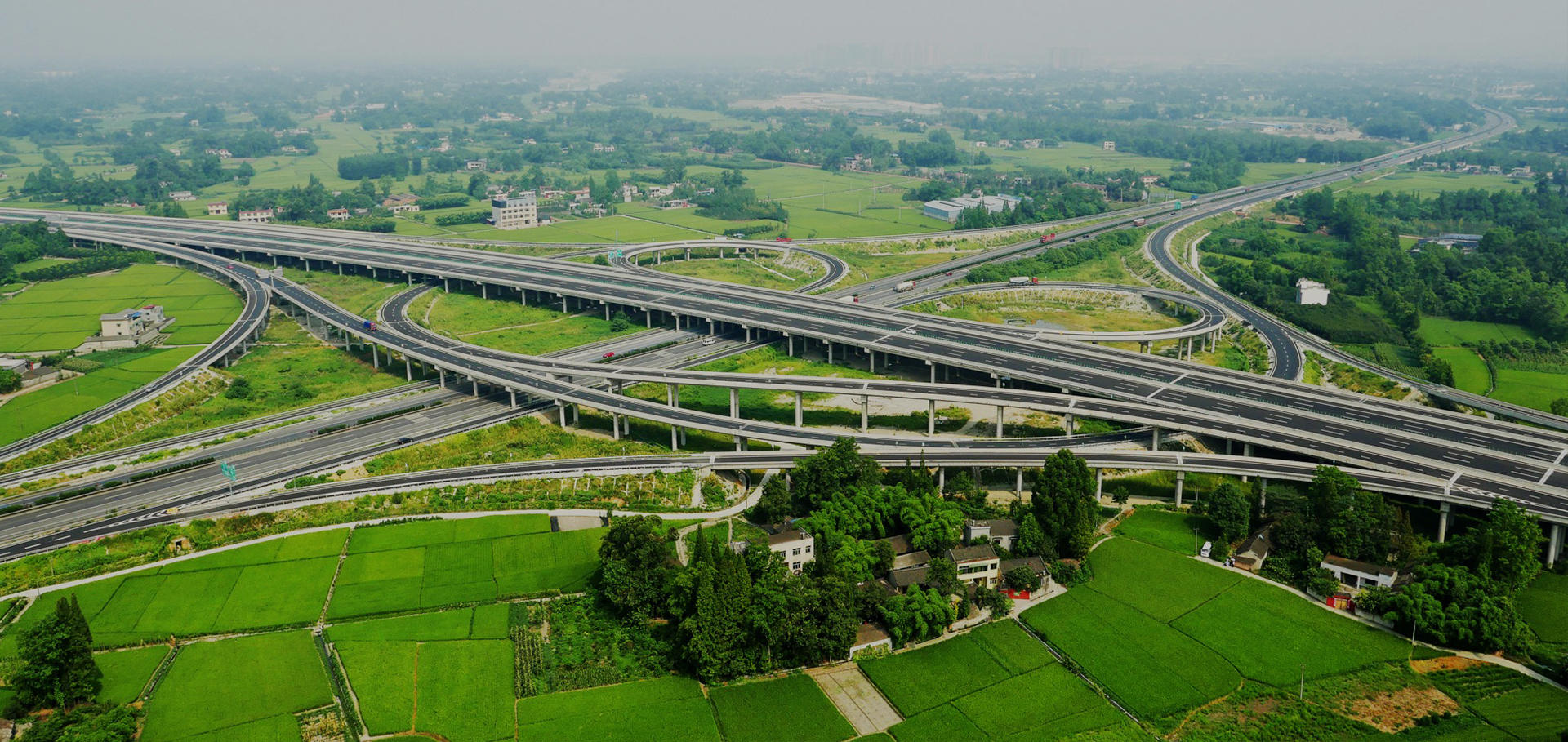 以百年基业为梦，以群策之力铸帆，建一项工程，竖一座丰碑